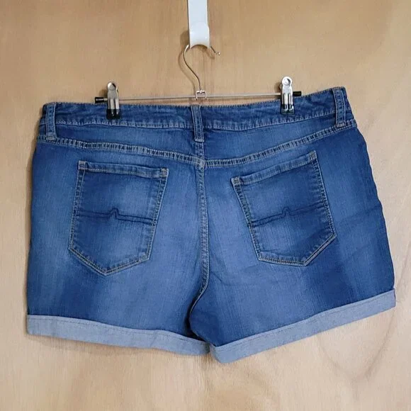 Arizona Jean Co 17 Cuffed Jean Shorts - Picture 2 of 6